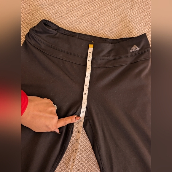 🎀 $5 Women's Adidas Black Capri Leggings - Picture 5 of 10